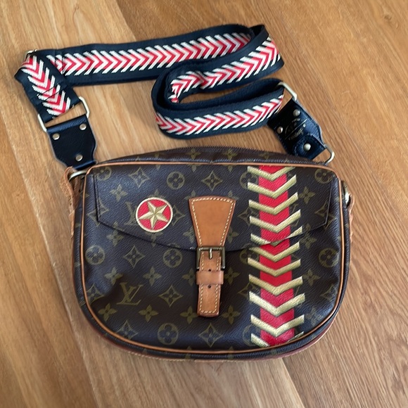 Louis Vuitton Vintage Authentic Handbag - Picture 8 of 16